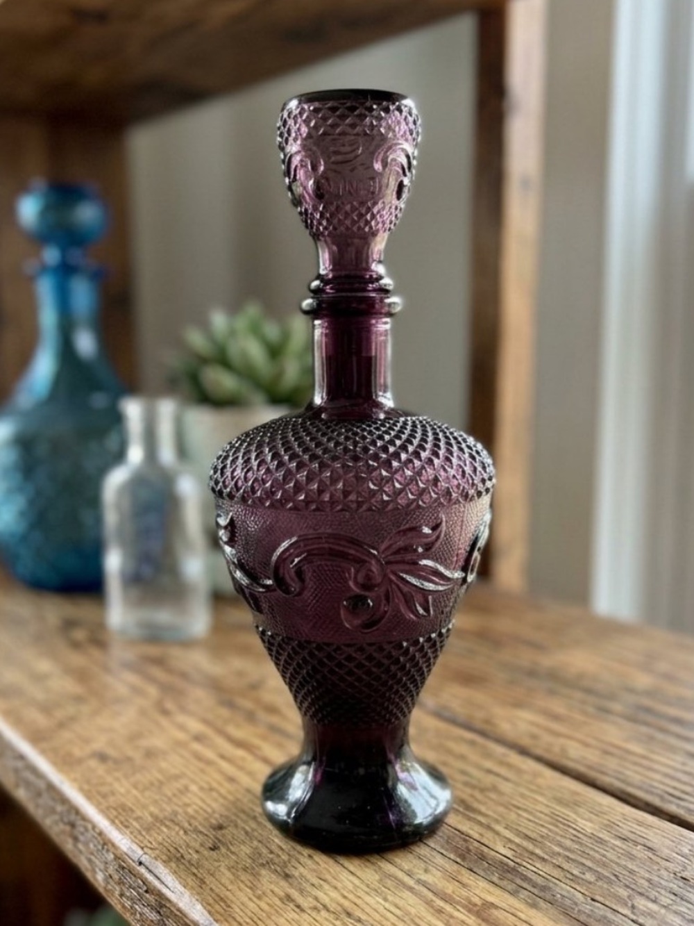 Vintage Deep Purple Glass Decanter & Stopper
Taiwan